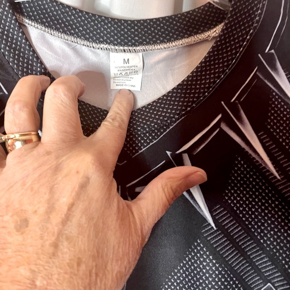 T Shirt Marvel Black Panther  Short Sleeve Jersey Wakanda Size M Stretch fit EUC - Picture 2 of 3